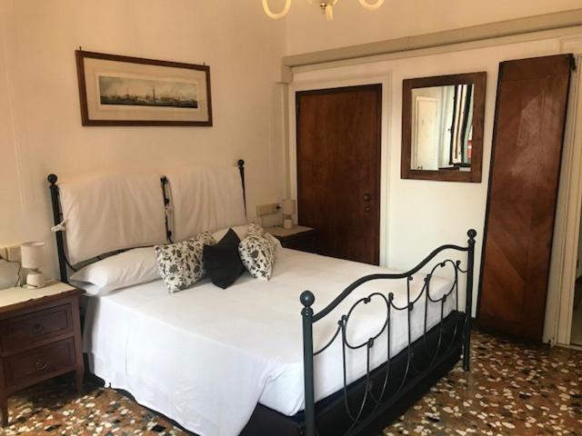 Bed & Breakfast Al Teatro With Canal View Venezia