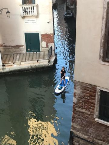 Al Teatro With Canal View Bed & Breakfast Venezia
