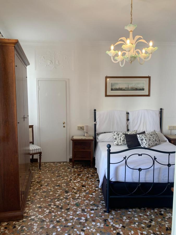 Bed & Breakfast Al Teatro With Canal View Venezia