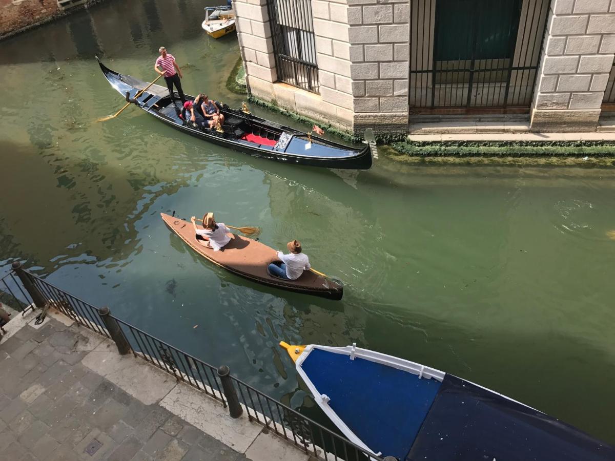 Bed & Breakfast Al Teatro With Canal View Venezia