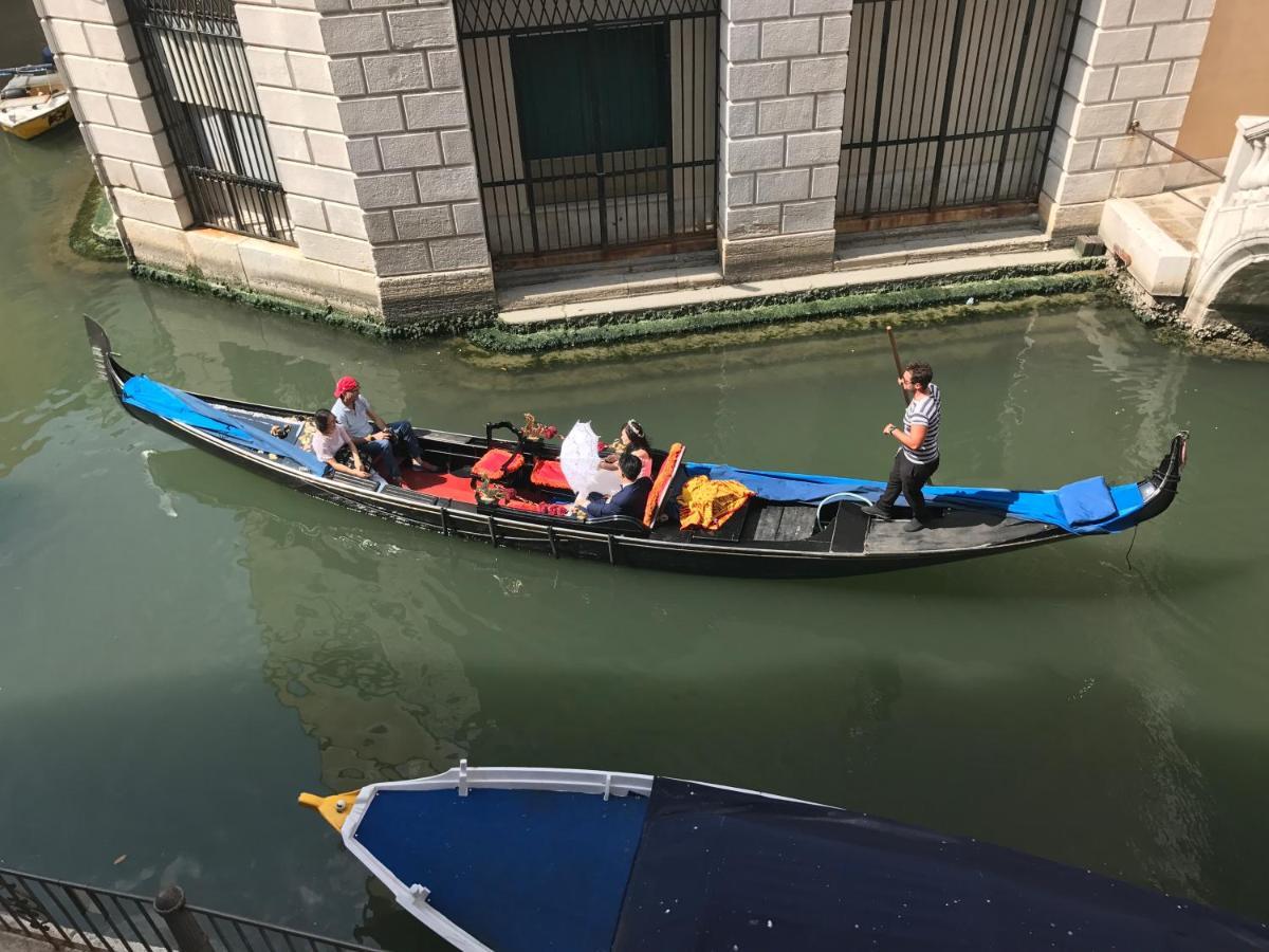 Bed & Breakfast Al Teatro With Canal View Venezia